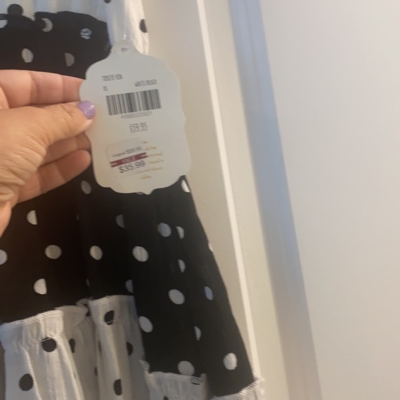Black & White polka dot flows top BNWT - Picture 3 of 4